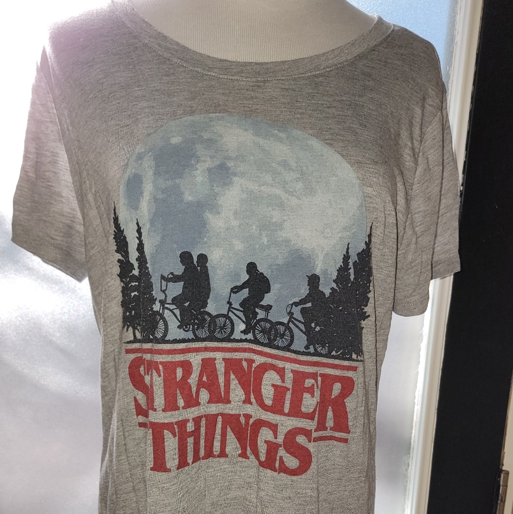 Stranger thing L top
